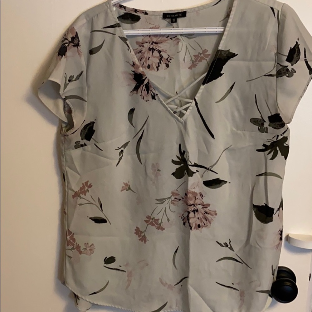 White flower blouse dynamite size lg